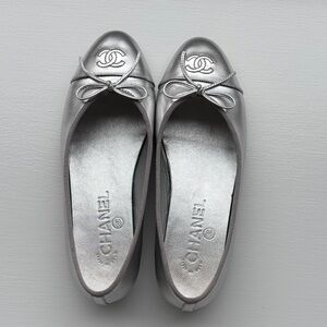 Metallic Silver Captoe Flats